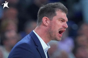 媒体人：斯普利特策略对 勇士背靠背&年龄大 用田径大队轰没毛病