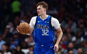 基德：弗拉格能阅读防守球商很高 能终结发起进攻这对我们很重要