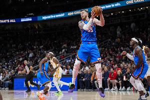 16分12板！切特：哈滕的表现太关键了 他是篮板怪物和低位野兽