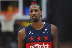 予取予求！萨尔半场14中8爆砍20分7板2断 三分3中2