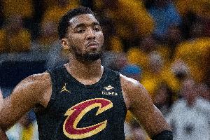 米切尔谈下半场0分：我没事 就是感觉双腿有些沉重