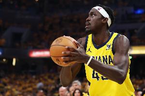 效率不高！西亚卡姆15中5拿到18分5板5助 三分6中2