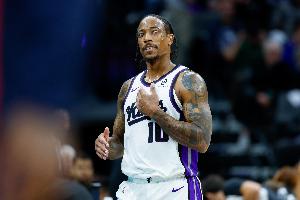 太古典了不赢球！德罗赞17中8得19分3板 正负值+11首发中唯一正值