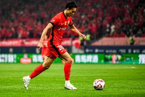 记者谈海港失利：球队板凳深度不够，三个位置需引进合格轮换球员