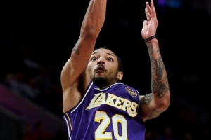 21岁200天！小尼克-史密斯单场0罚球25分 湖人队史最年轻