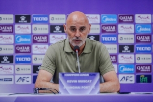 武里南联2比0上海海港的赛后新闻发布会，主教练穆斯卡特点评比赛